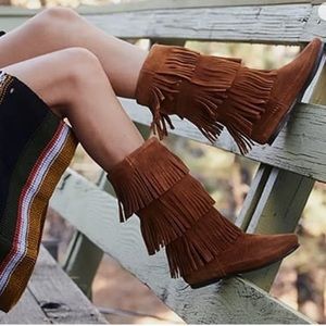Minnetonka Moccasin's Ladies suede 3-Layer Fringe Calf Hi Boots Size 8